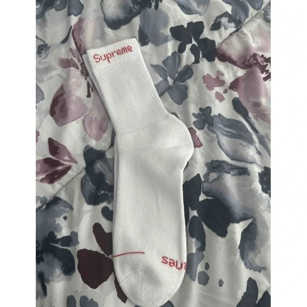 Supreme Style Hanes Crew Socks 4 Pack White